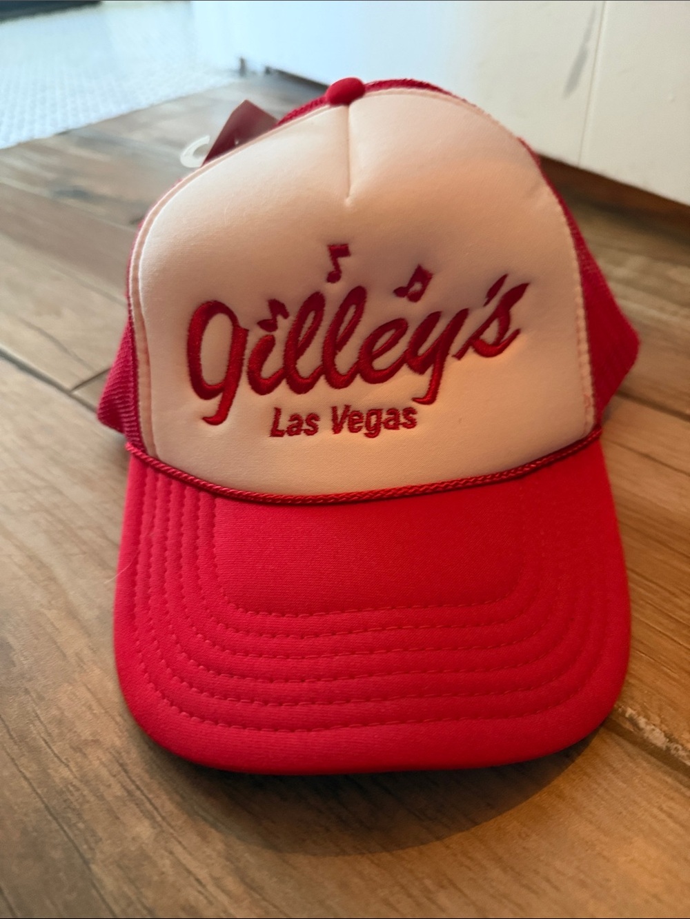 Gilly’s red cap NWT